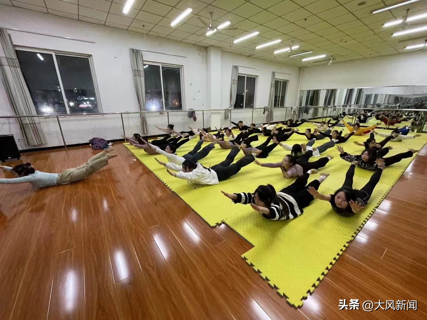 励志！她5岁学跳舞，高二拿到舞蹈教师资格证，大一兼职当老师月入近万，8学生获全国金奖成“舞林高手”