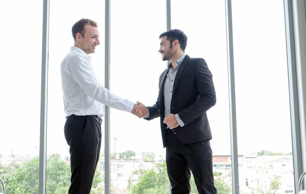 为人处世要注意社交细节：握手也是一门学问