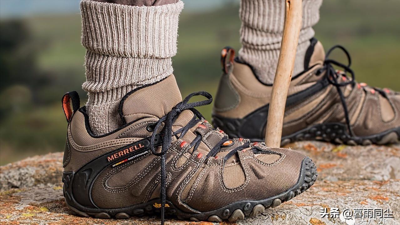 徒步鞋哪种鞋最舒服,徒步鞋的选择与穿戴建议
