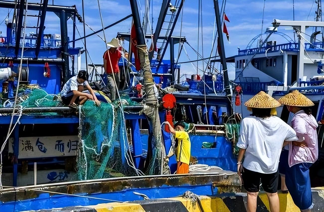 2018年浙江渔民发现豪华游轮,舟山渔民在东海发现无人游轮