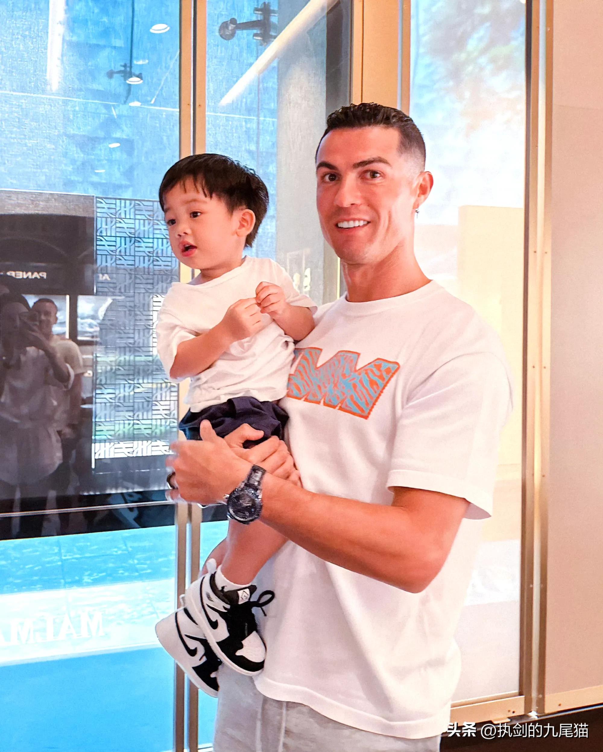 c罗的荣誉和梅西的荣誉,c罗的详细荣誉篇完整版