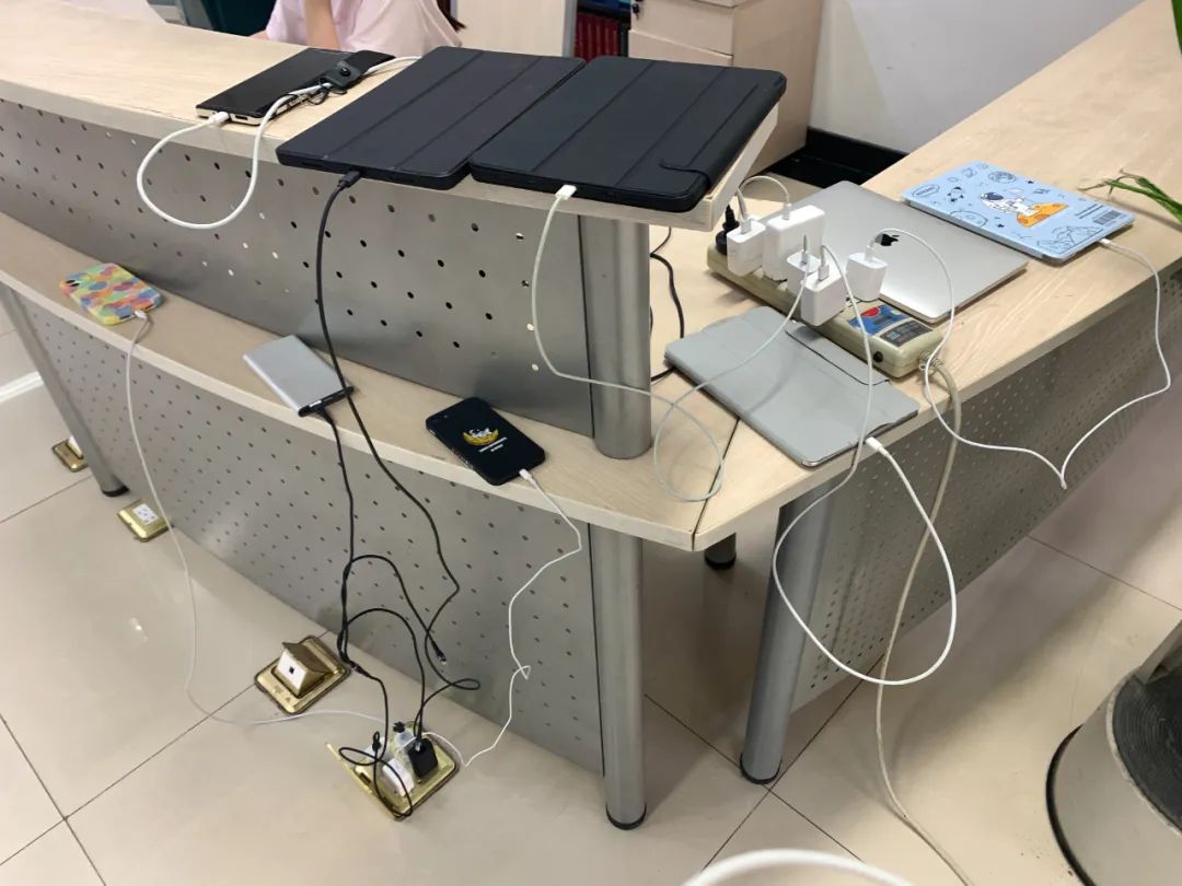 7月份人来人往街道,7月北京人山人海