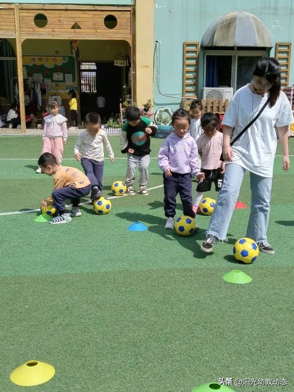 岳池县小学足球比赛,足球大比拼幼儿园游戏