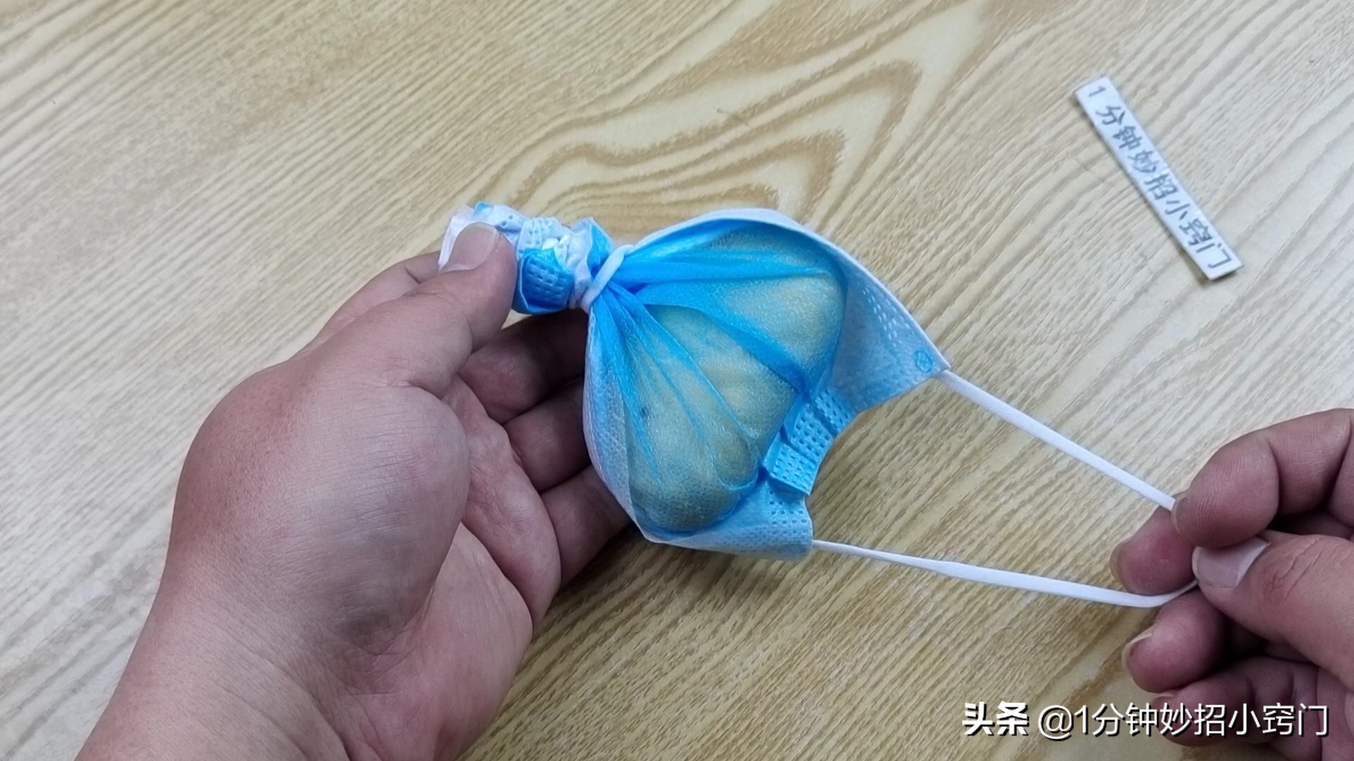 马桶放一个窗帘挂钩真是厉害,马桶上放一个窗帘挂钩