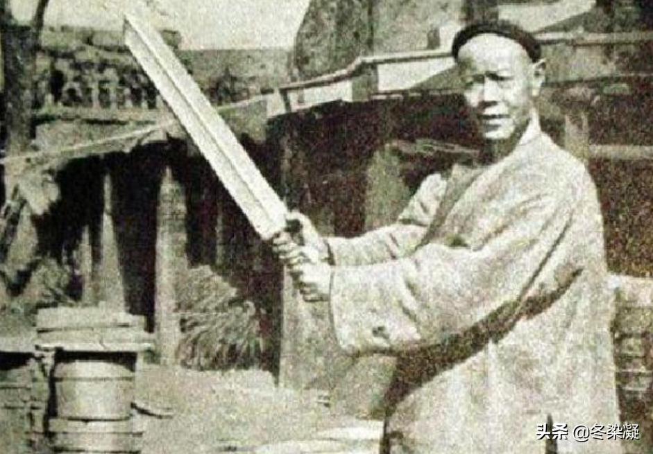 头被砍掉的一瞬间，人会觉得头掉了还是会觉得身体掉了？