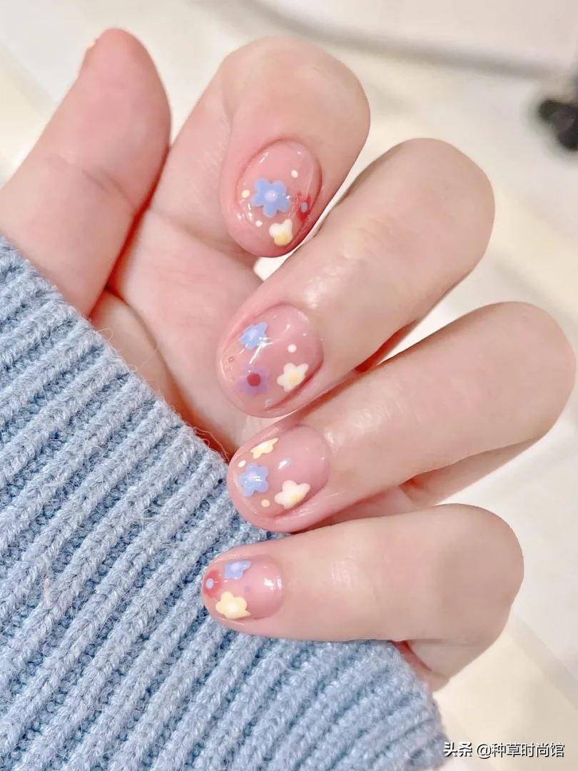 秋冬超显白高级感美甲,春日美甲图片最新款百搭