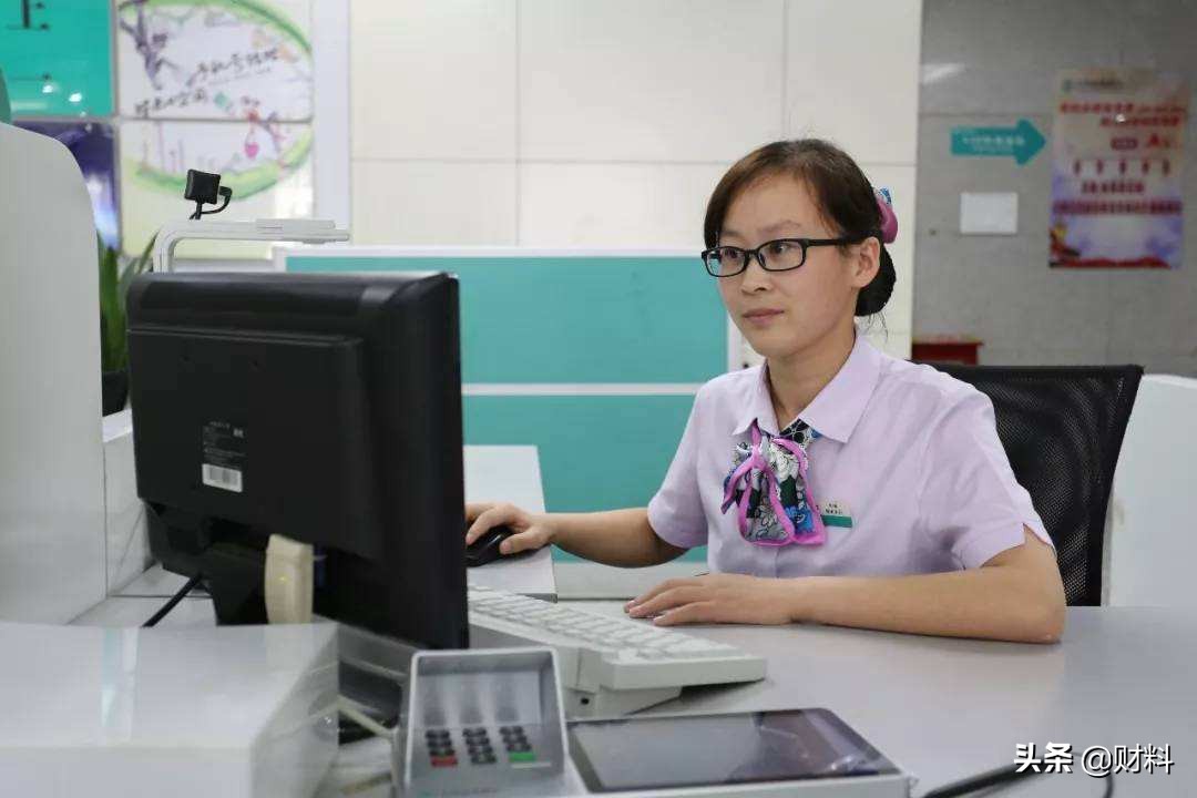 银行前台为什么都是年轻人,银行的前台柜员为什么都是年轻人