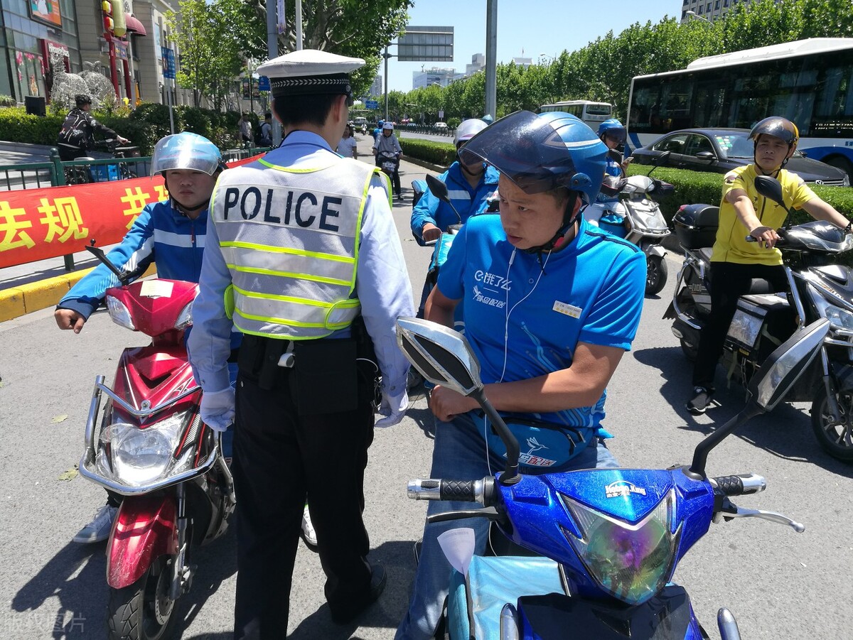 刚拿到摩托车驾照上路要注意什么,摩托车驾照扣分事项有哪些