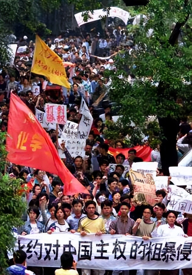 南联盟被炸使馆事件揭秘,99年北约轰炸驻南使馆