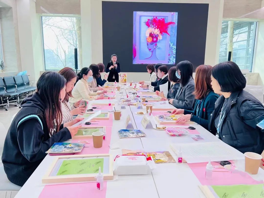 今年3.8节，这三家花店沙龙为何生意火爆？