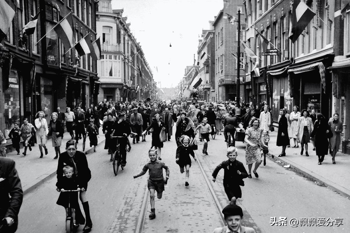 日本暴行老照片,日军女子拍照