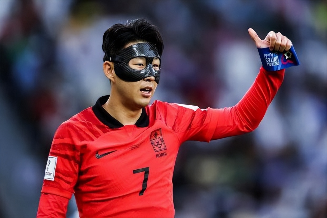 孙兴慜赛后掩面落泪,孙兴慜比赛结束痛哭