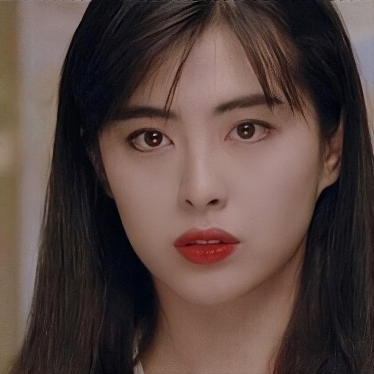 杨颖凸嘴分析,显老显凶嘴凸