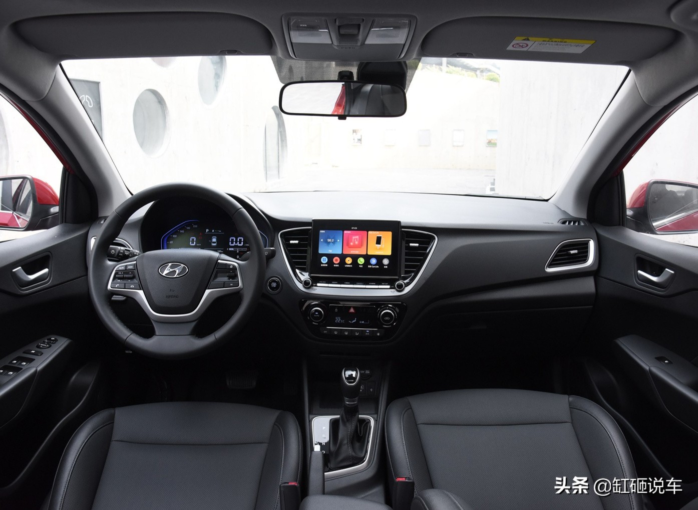 现代悦纳有天窗有无钥匙进入,自动17年现代悦纳无天窗