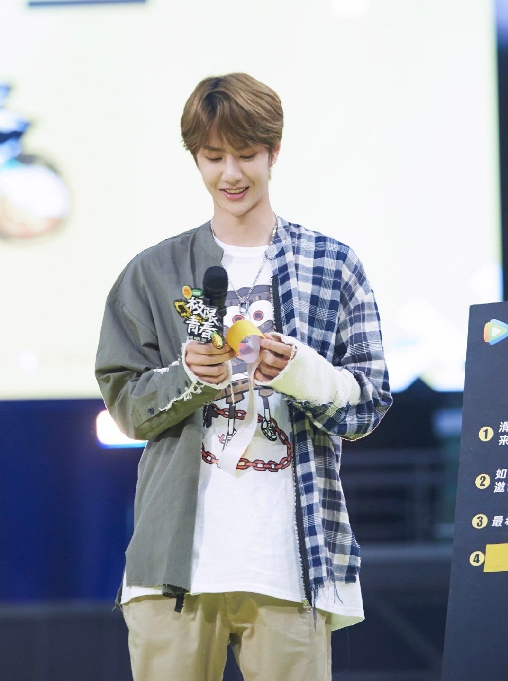 秋冬t恤和衬衫怎么搭配,春夏过渡衬衫搭配图片