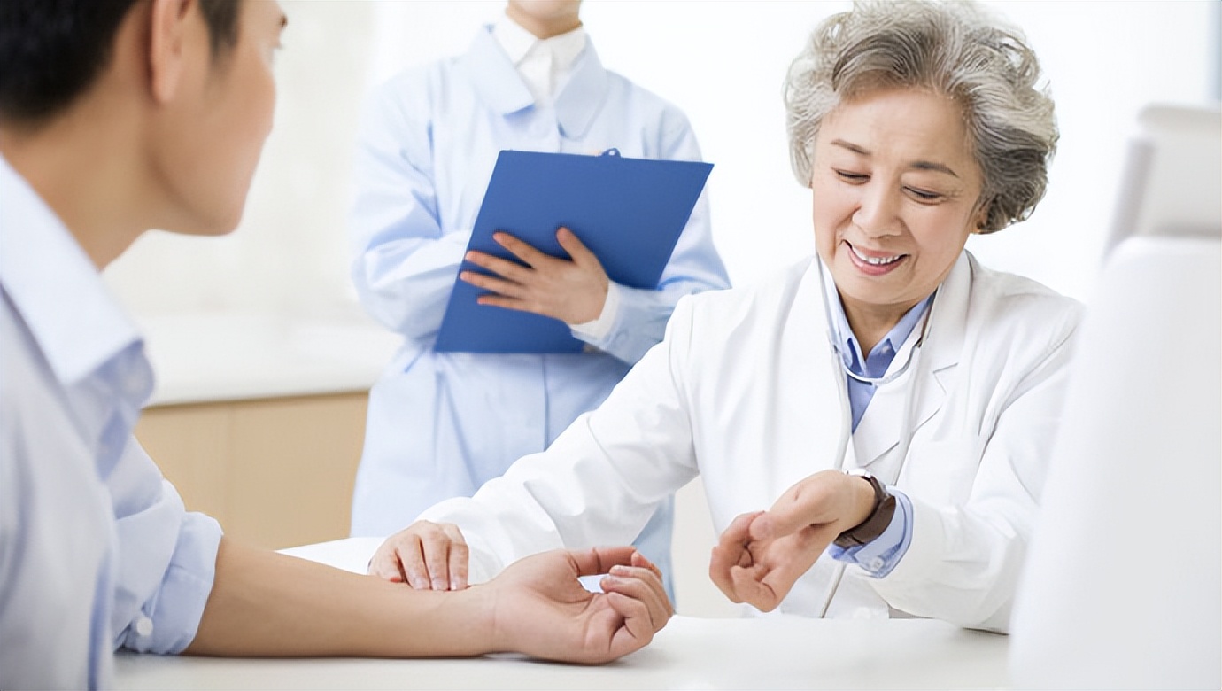 强直性脊柱炎健康科普,强直性脊柱炎用中医好还是西医好