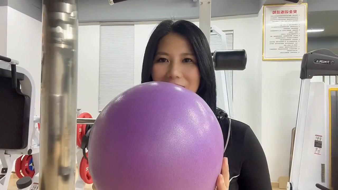 一个小球让我们拒绝私密松弛#私密训练#福鼎源泉瑜伽女子塑形馆