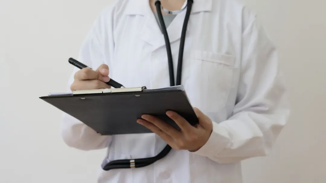 出现盗汗的诱因和治疗,晚上盗汗是什么引起的该如何改善