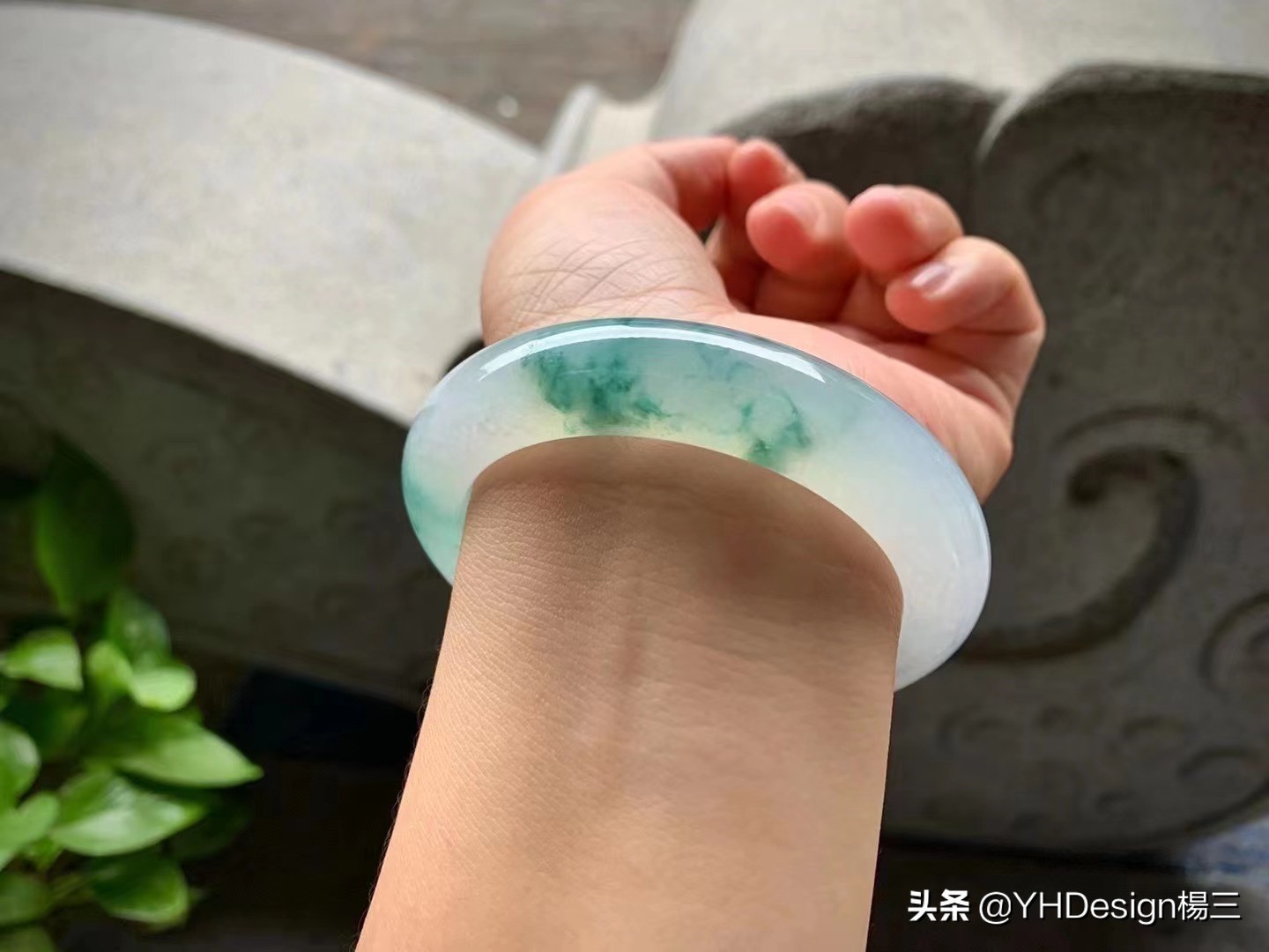 手镯刚戴上就取不下来,手镯戴20年了怎么取下来