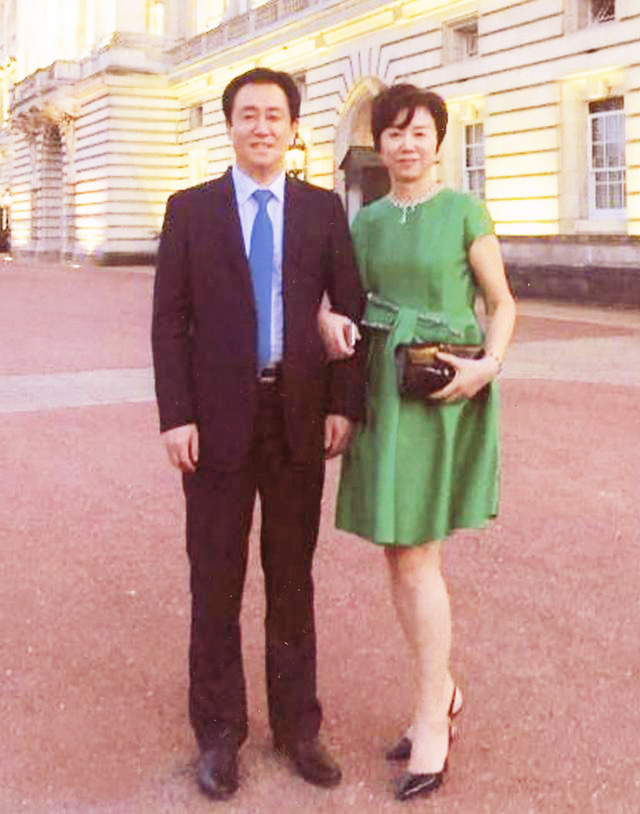 许家印之妻丁玉梅：住出租屋陪丈夫创业，恒大危机击不垮夫妻情