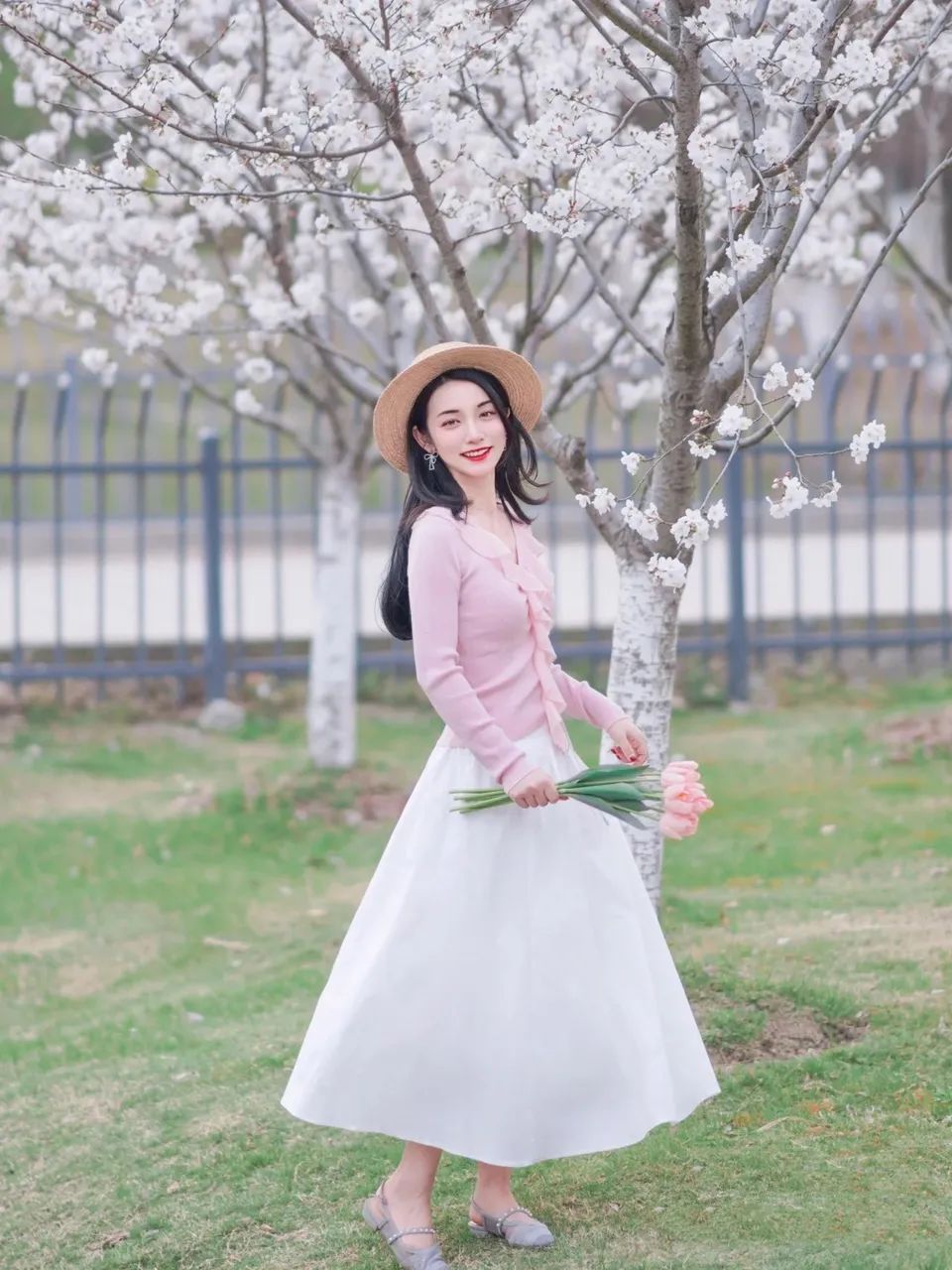 秋季纯棉粉色衬衫的多种穿法,韩版粉色宽松前短后长衬衣穿法