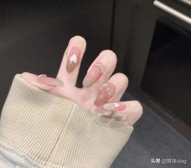 2022美甲爆款新年小短甲,适合2022过年的美甲图片