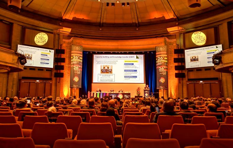 境外机构减持1100亿中国债券,中国连续7次减持美债