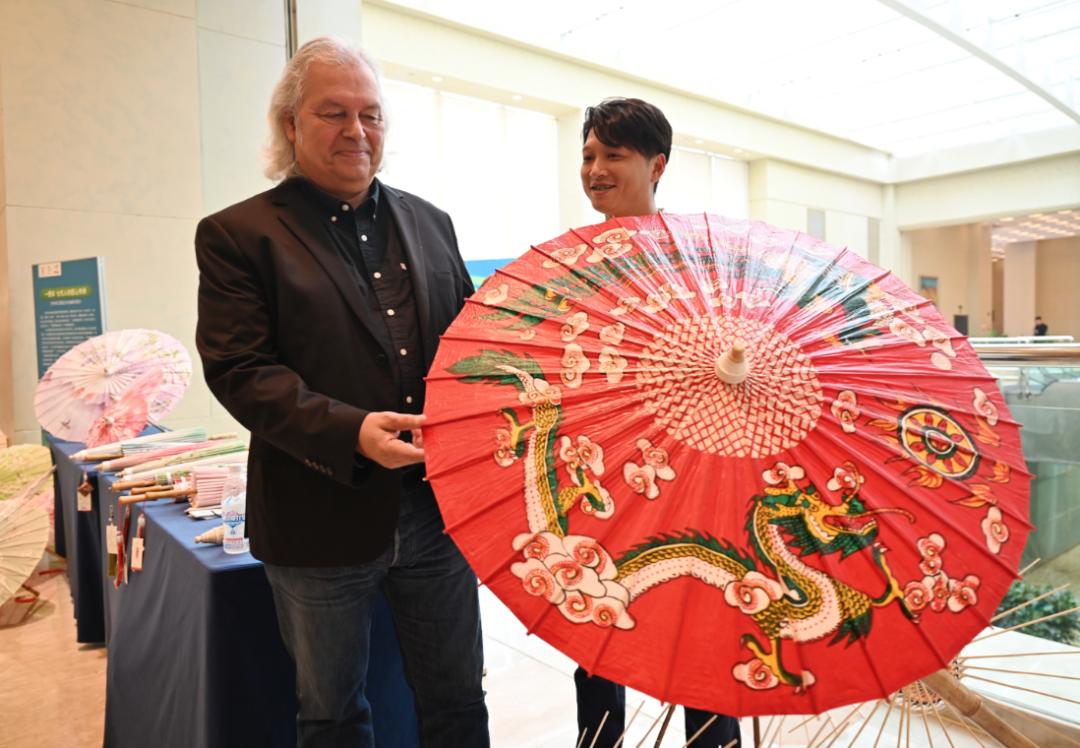 正式启动直播视频,世界媒体报道成都