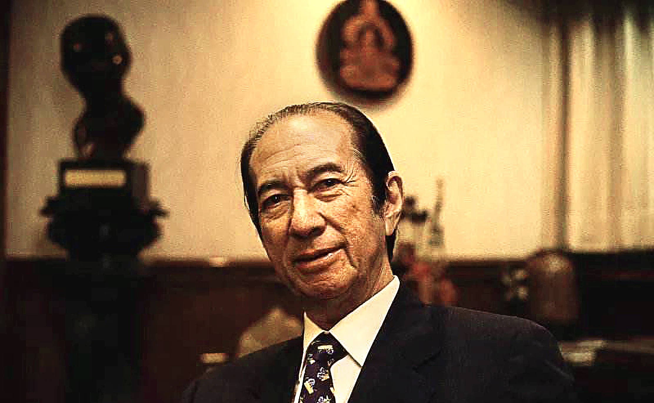 赌王何鸿燊：86万续命针每日一针，800万金丝楠木棺开启世纪葬礼