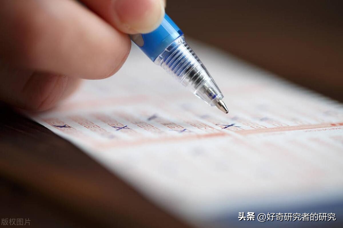 史上准确率极高的3个彩票,盘点人们中彩票高兴瞬间