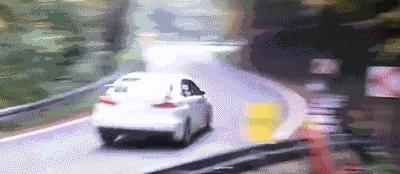 邻居门口放狮子我怎么破,邻居门口摆狮子我该怎么应对