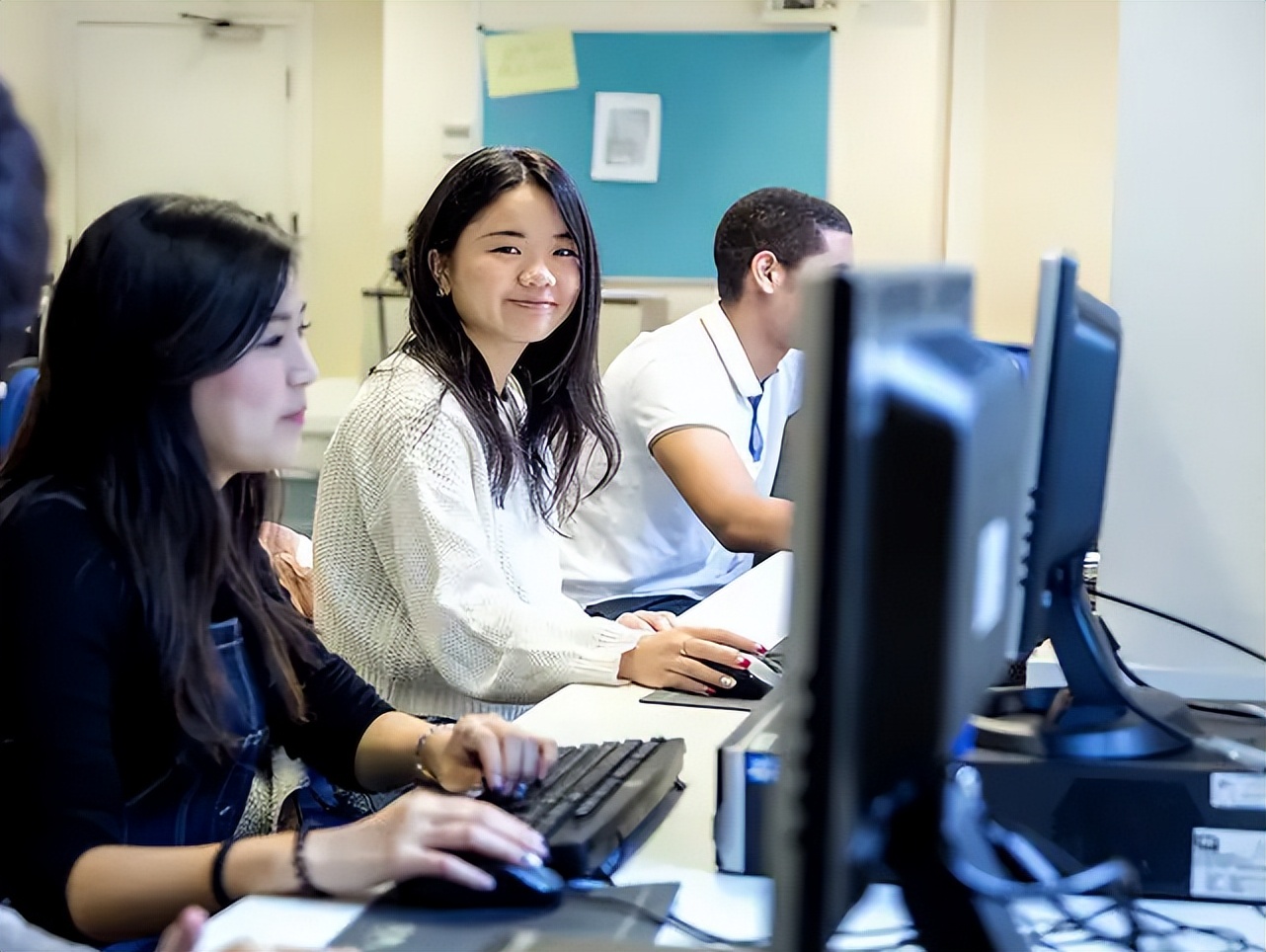 大学最好就业专业排名前十的专业,大学专业就业排名十大热门专业