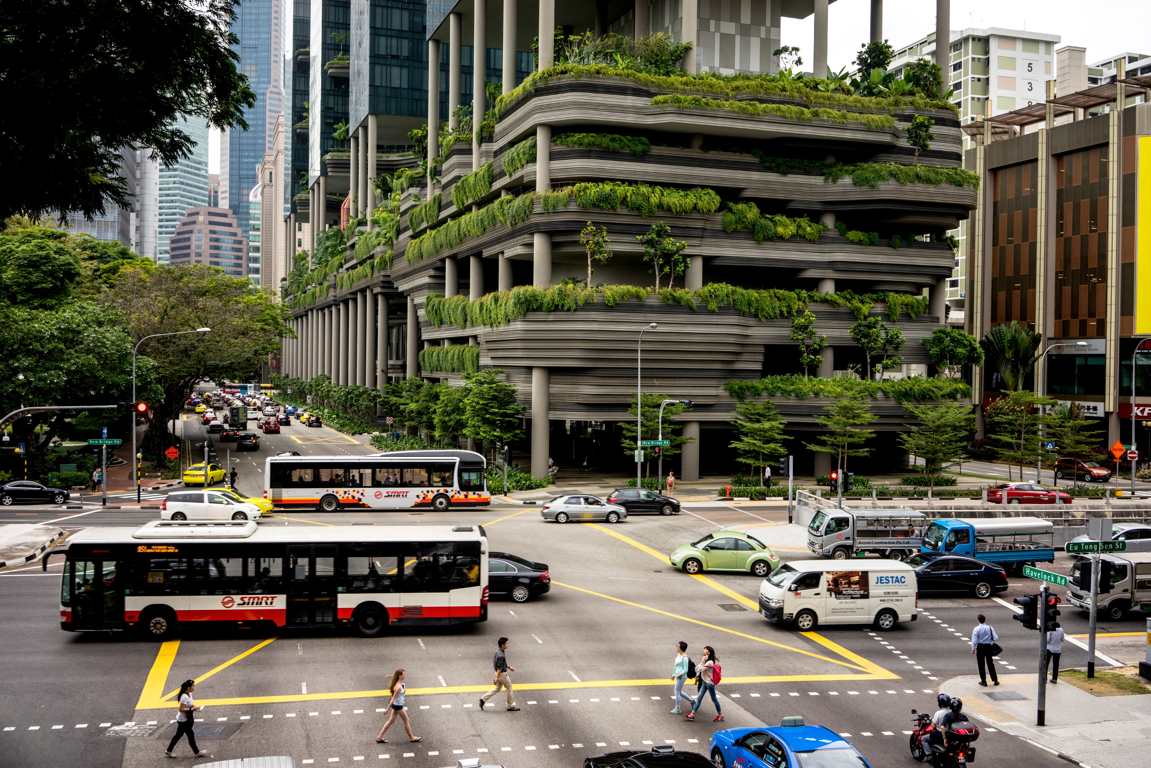 城市与自然和谐之道：垂直花园新加坡