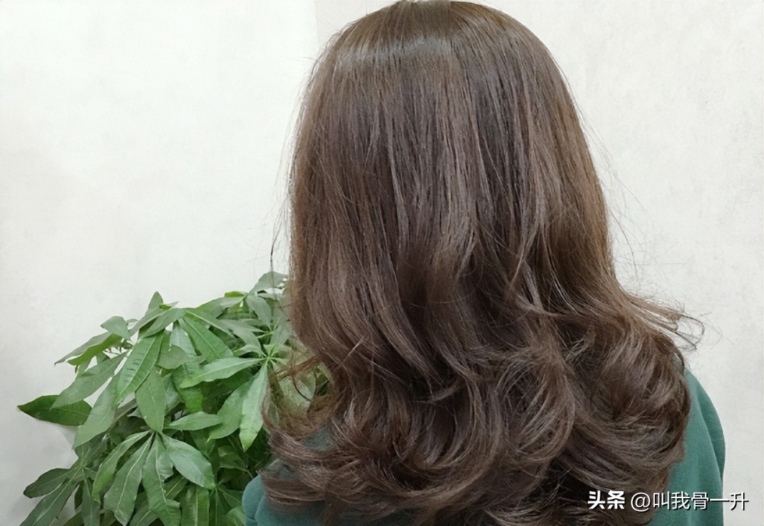 12岁小孩头发稀少怎么变浓密,怎么让头发变浓密食疗