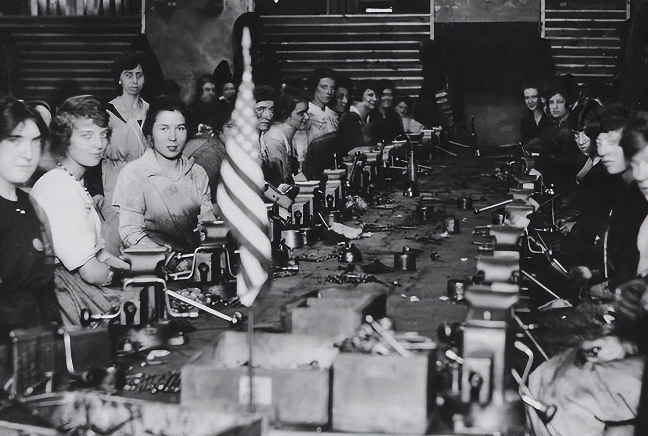 讲述二战时期美国对德国的战役,美国参战始末