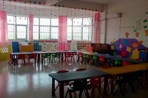 2010年河北行唐，儿子患病身长“巨型黑痣”，母亲为救子割皮移植