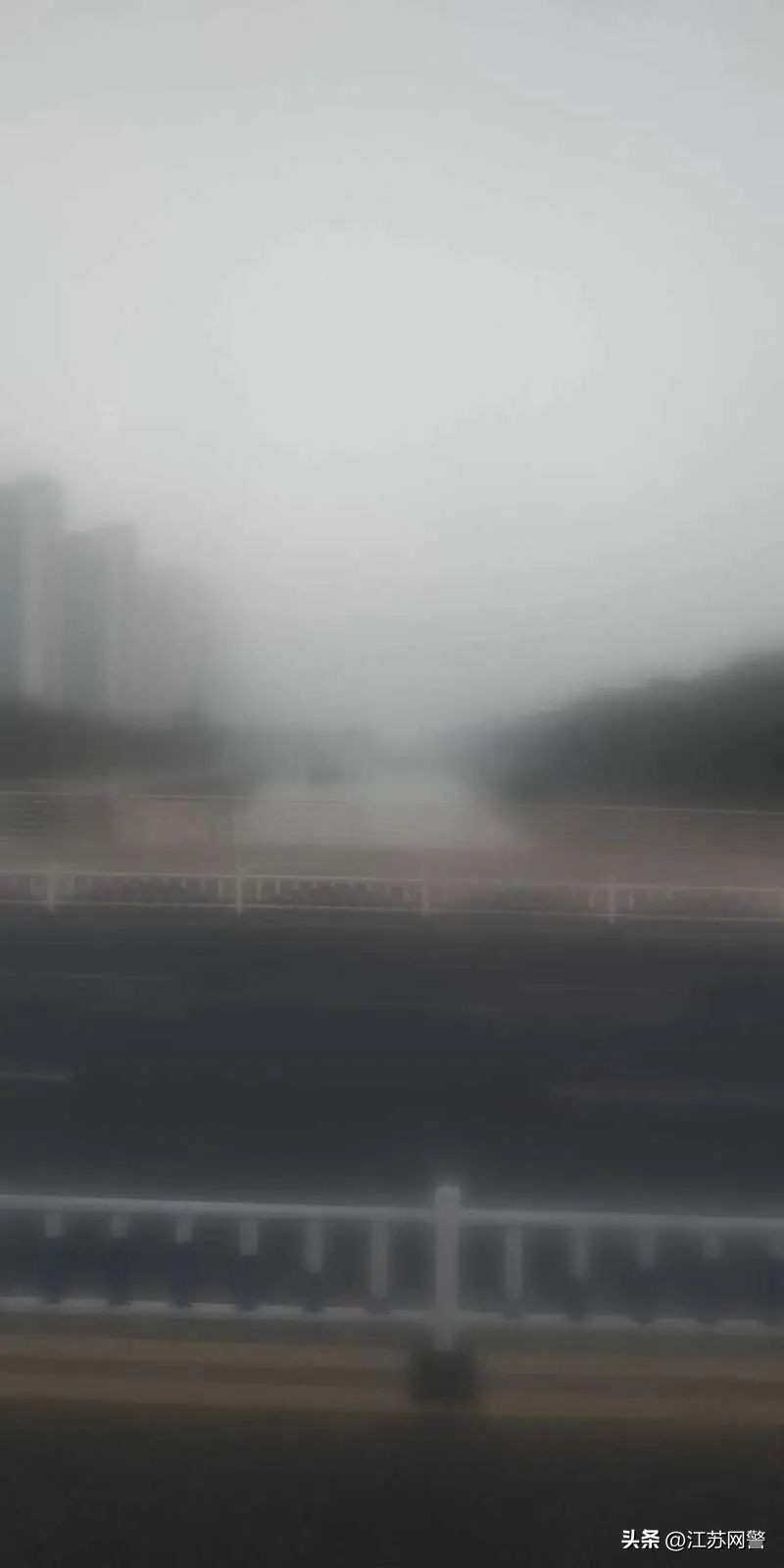 震惊！很多人居然不会！车上这个灯你会用吗？