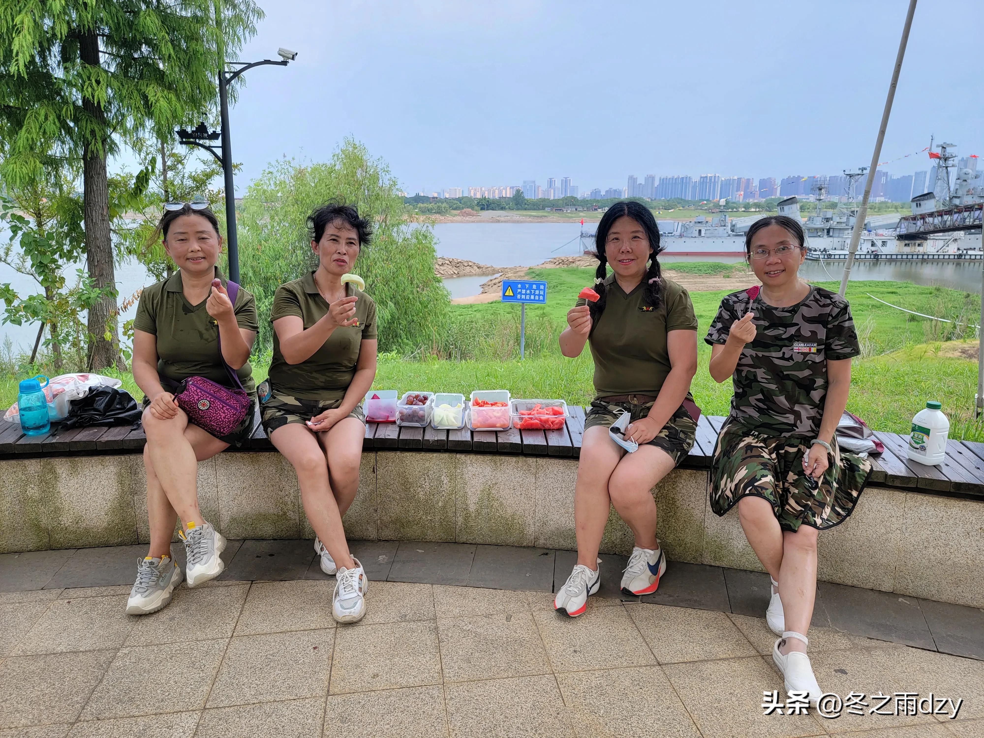 南昌舰主题园凤凰洲湿地公园,凤凰洲建军广场