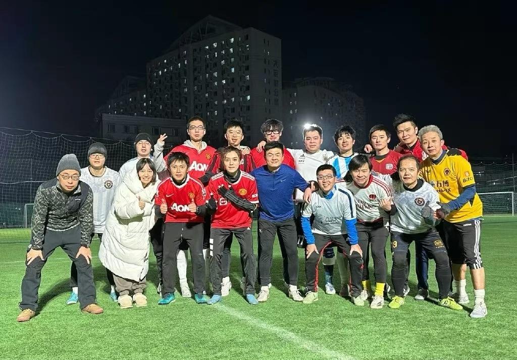 鹿晗和梅西,鹿晗有机会跟梅西C罗踢球吗