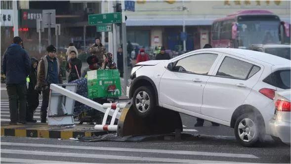 老司机各种路段踩刹车技巧,老司机刹车技巧视频