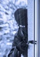 男子扮女装进女浴室偷拍,男子在厕所偷穿女装