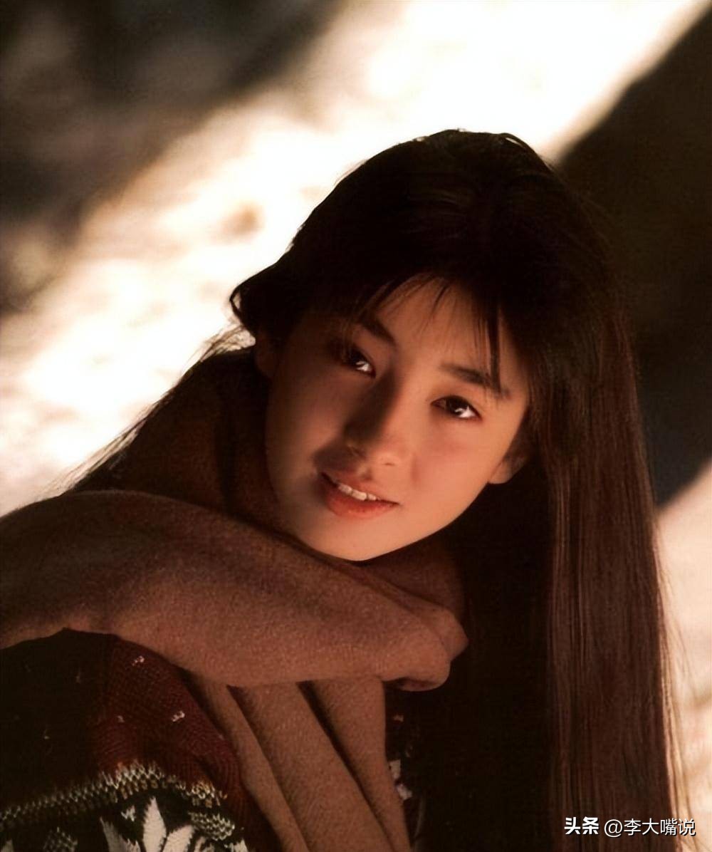 被母亲送给导演，被强迫拍摄，她的一生有多可悲