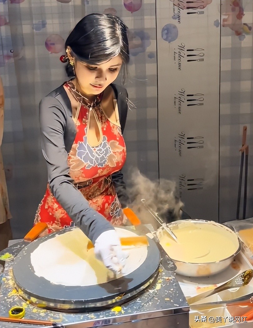 网红狗头萝莉摆摊卖煎饼,一天赚400元知足快乐,并带火营地夜市