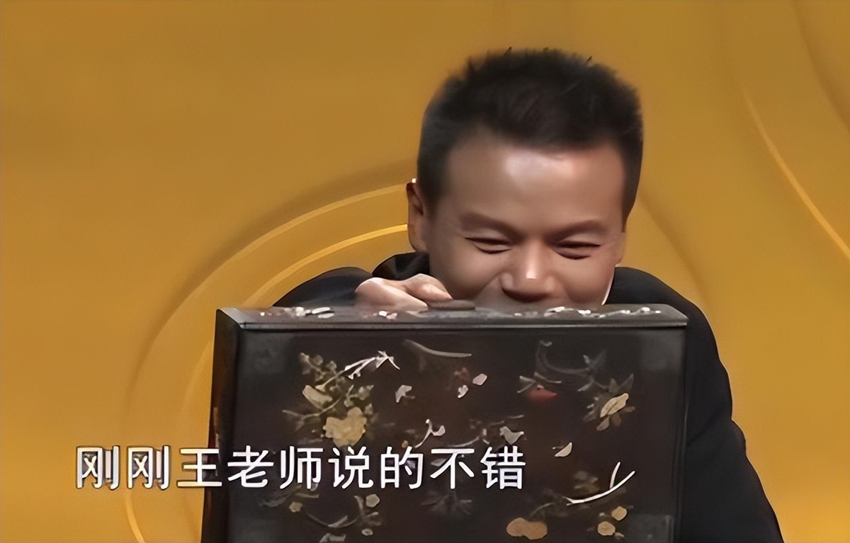 5万买的木盒看似寻常，打开后专家断言：里面的东西值1000万