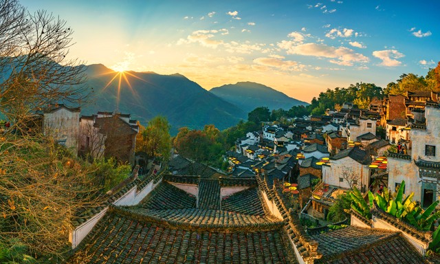 贫穷落后的小山村逆袭,靠旅游致富的古村落