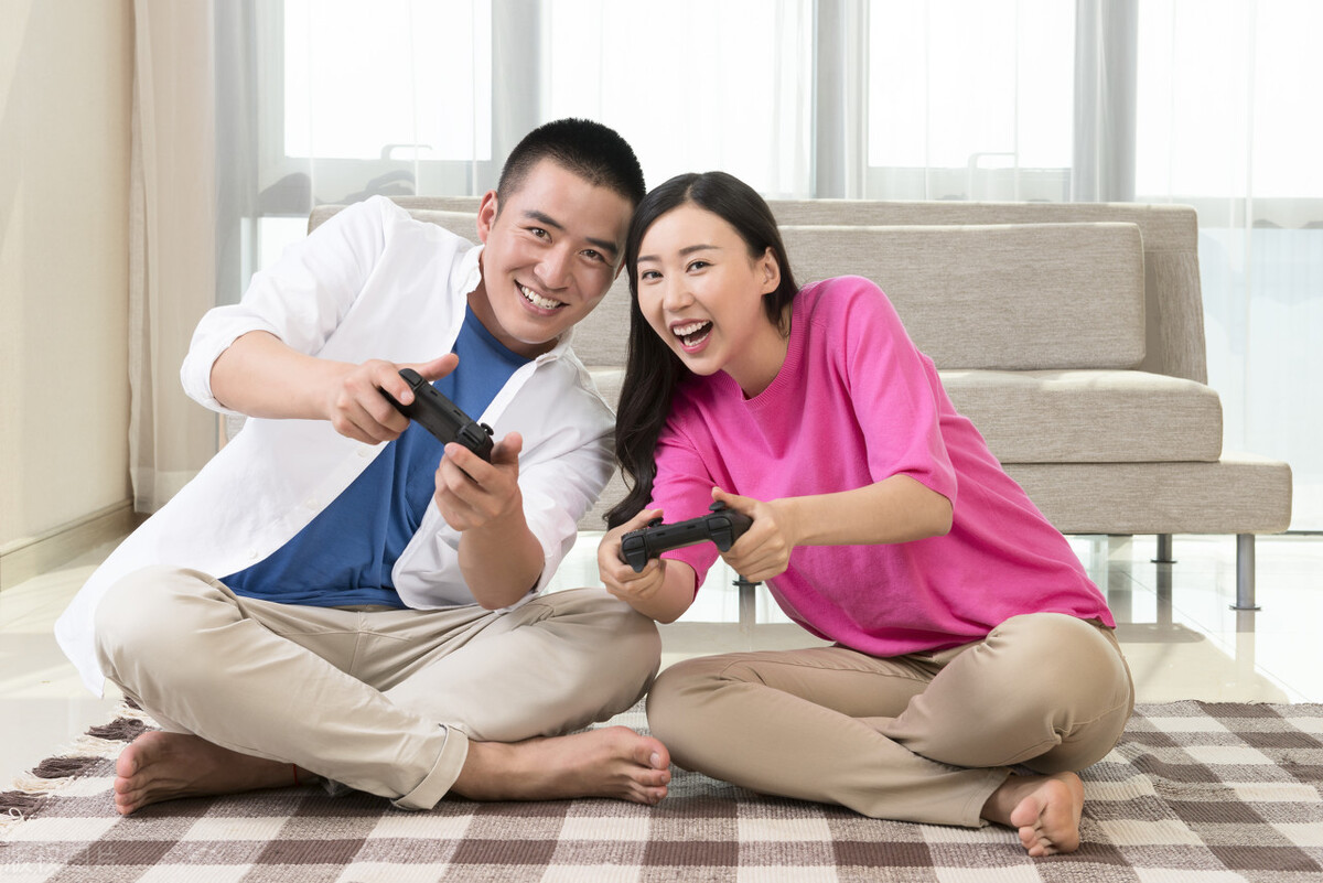 我花两百买双鞋，老公说我浪费钱，他却花三万多给他前妻买礼物