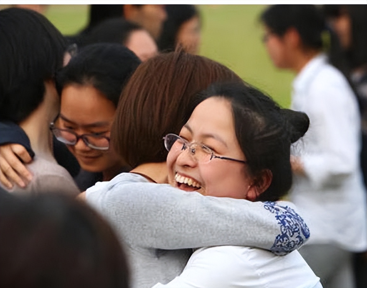 倾尽所有却养不出感恩的孩子,倾全部家产培养女儿嫁富豪