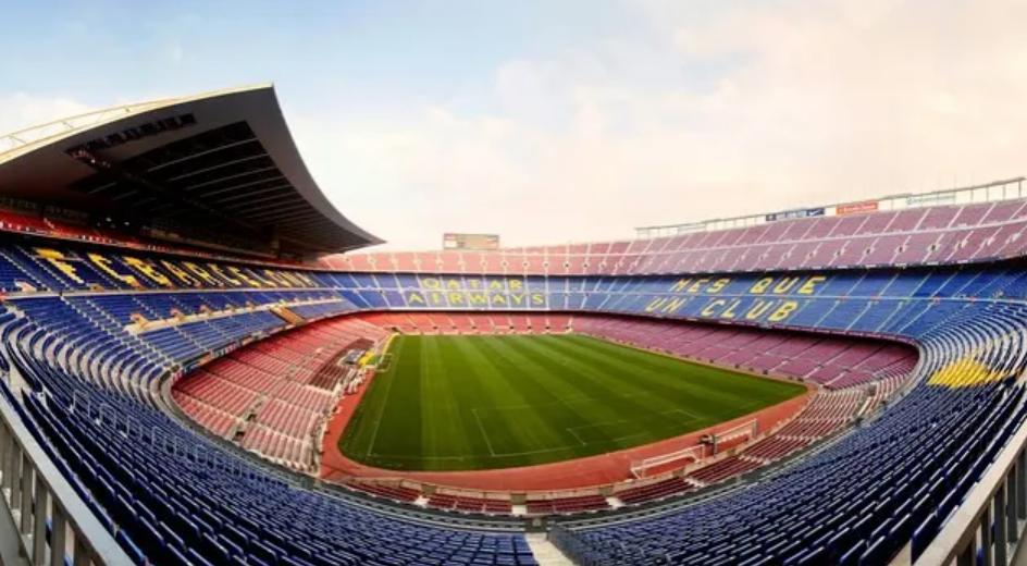 许家印莲花足球场视频,许家印花1600亿盖海景楼