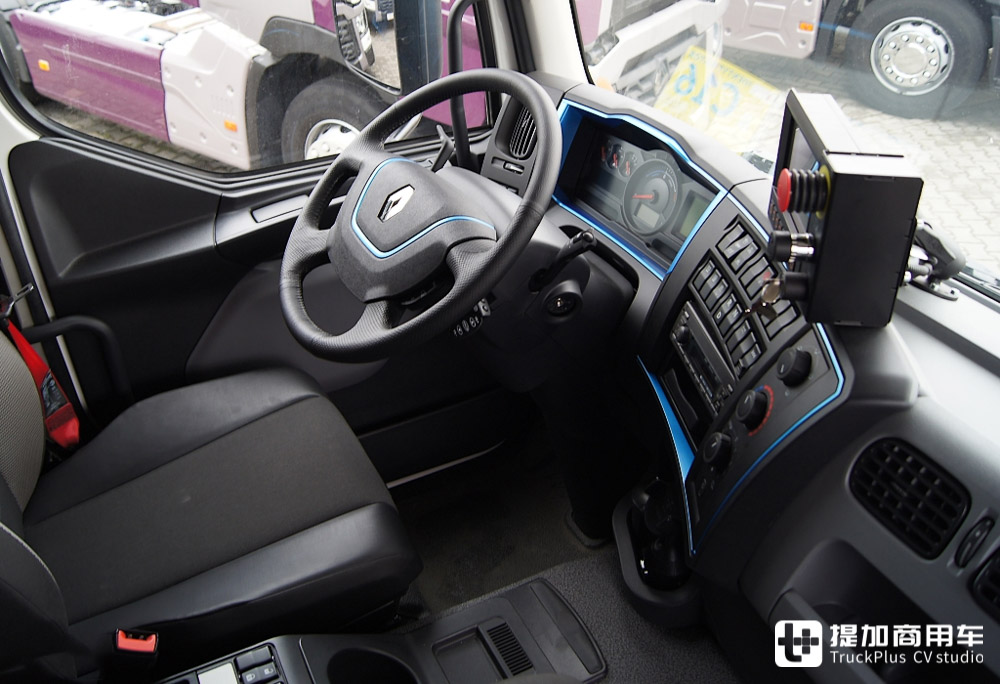 并不垃圾的垃圾车，已在波兰投放的雷诺D.ZE6x2电动环卫车实拍