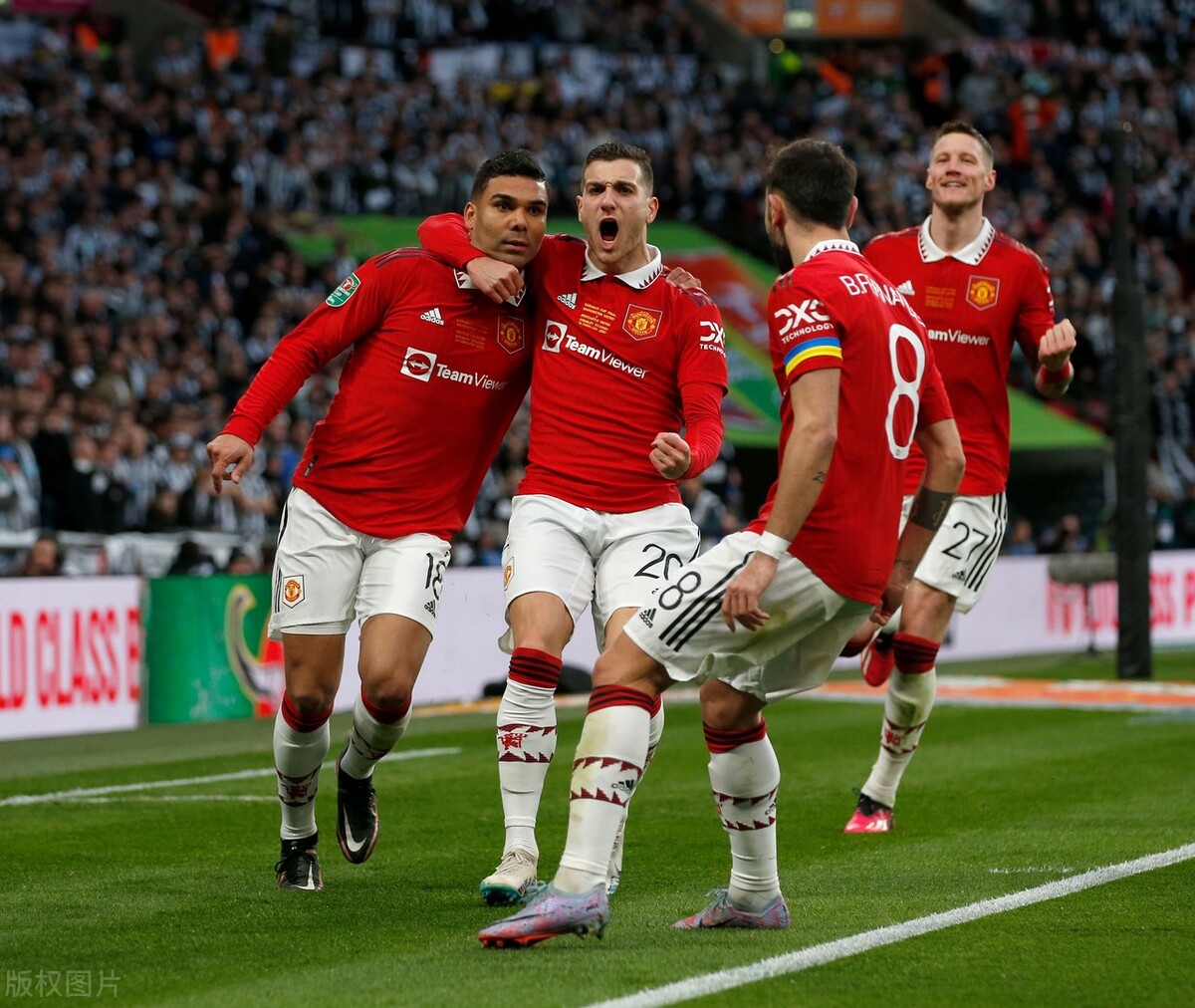 曼联夺冠曼联歌响起,曼联联赛杯夺冠庆典